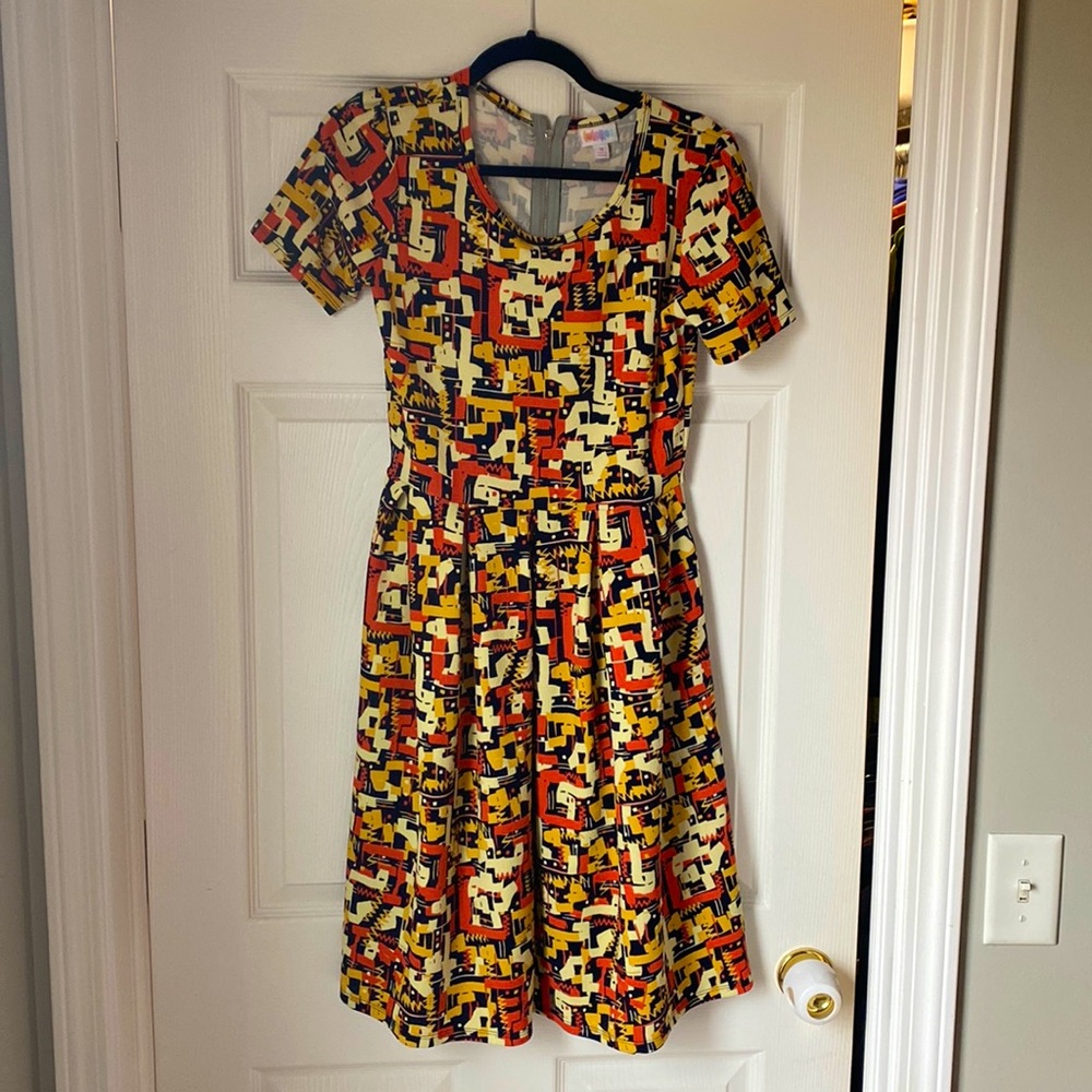 Funky pattern dress-Sskirt flair at waist with a large zipper back-LulaRoe Brand